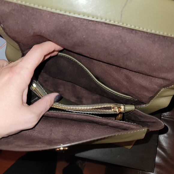 Micheal kors purse - Picture 3 of 6